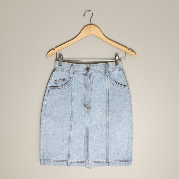 Vintage Dresses & Skirts - 💋SALE Vintage 90s high rise denim skirt.